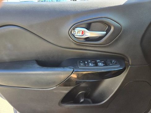 Used 2021 Jeep Cherokee Latitude Plus image 31