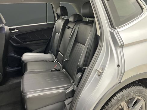Used 2024 Volkswagen Tiguan SE image 28