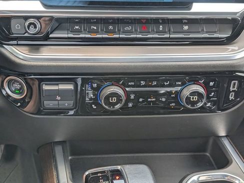 Used 2022 Chevrolet Silverado 1500 High Country w/ High Country Premium Package AWD/4WD image 28