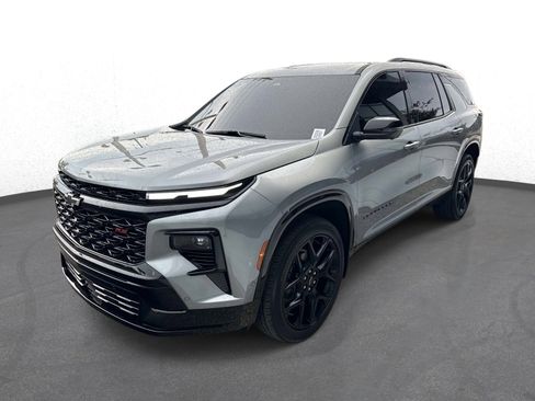 Used 2025 Chevrolet Traverse RS FWD image 7