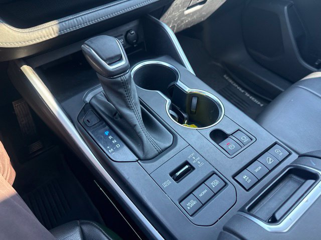 Used 2020 Toyota Highlander XLE AWD/4WD image 33