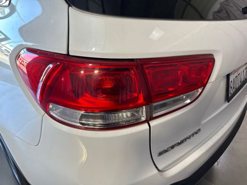 Used 2017 Kia Sorento AWD w/ LX V6 Convenience Package image 12