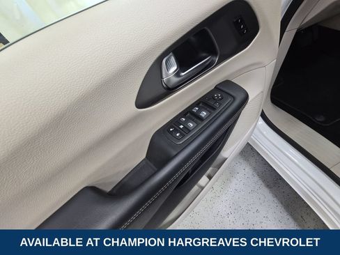 Used 2023 Chrysler Pacifica Touring-L FWD image 31