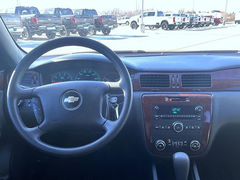 Used 2009 Chevrolet Impala LT image 12