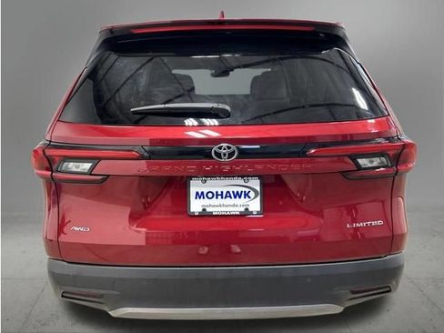 Used 2024 Toyota Grand Highlander AWD image 4