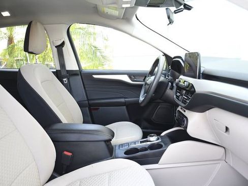 Used 2022 Ford Escape SE image 26