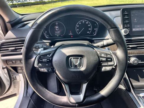 Used 2018 Honda Accord Touring image 17