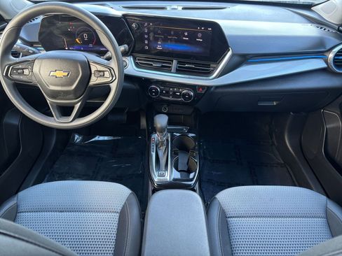 Used 2025 Chevrolet Trax LT image 29