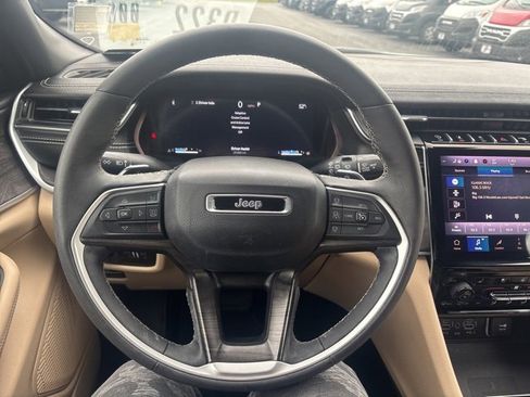 Used 2024 Jeep Grand Cherokee L Limited w/ Luxury Tech Group II image 18