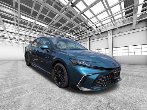 Used 2026 Toyota Camry SE w/ Convenience Package FWD image 1