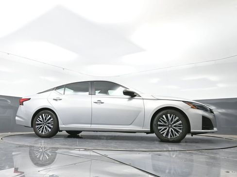 Used 2024 Nissan Altima 2.5 SV image 48