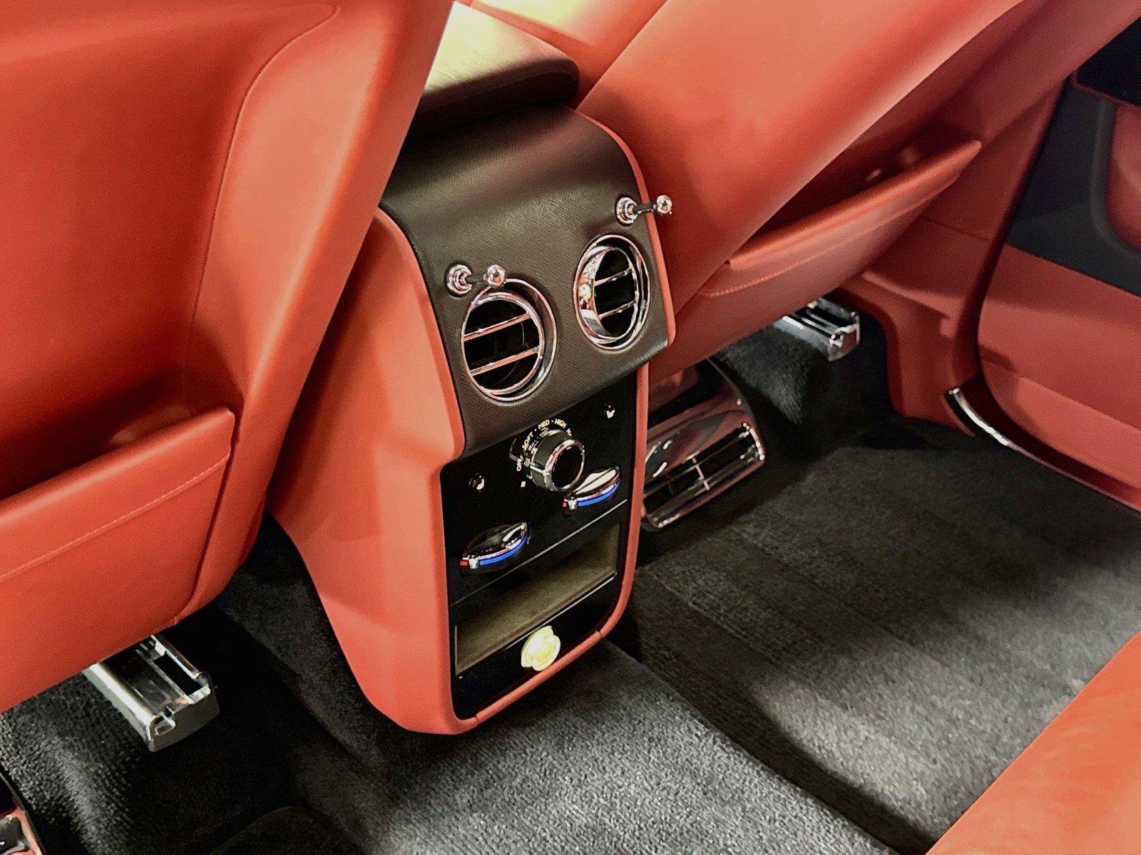 Used 2022 Rolls-Royce Cullinan AWD/4WD image 29