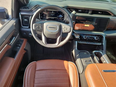 New 2025 GMC Sierra 3500 Denali Ultimate image 17