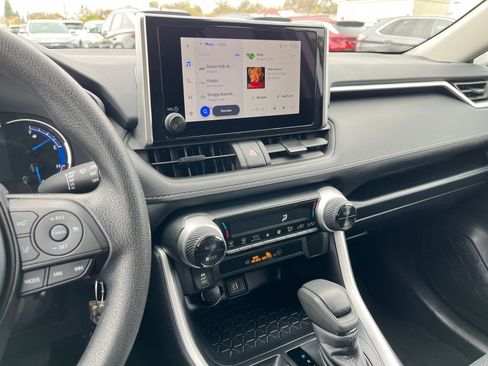 Used 2025 Toyota RAV4 LE image 18