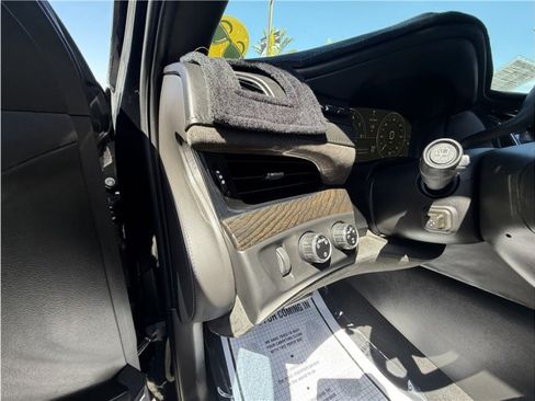 Used 2015 Cadillac Escalade ESV Platinum AWD/4WD image 41
