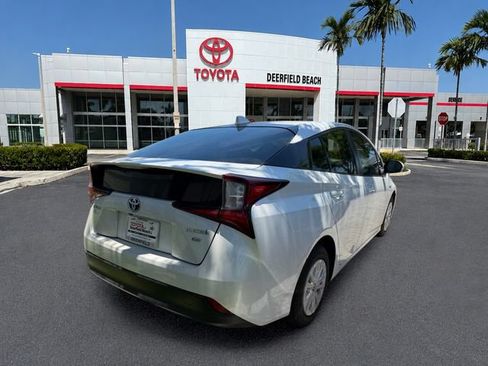 Used 2021 Toyota Prius L Eco FWD image 9