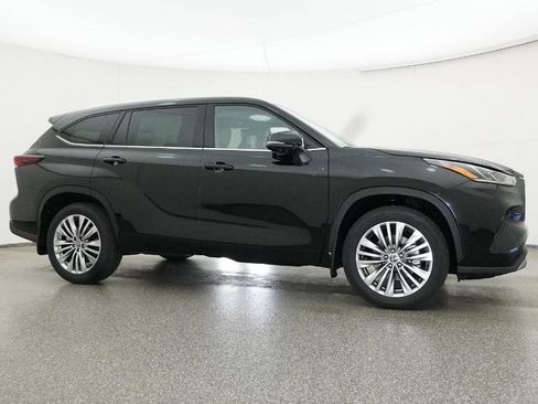 New 2026 Toyota Highlander Platinum image 38