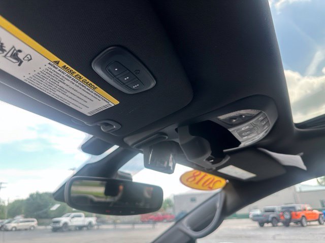 Used 2018 Chrysler Pacifica Limited w/ Advanced Safetytec Group FWD image 36