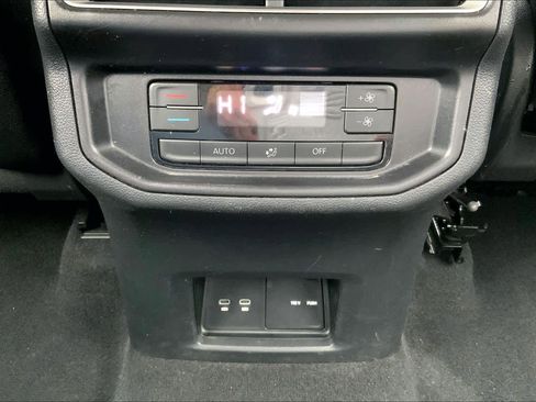 Used 2025 Volkswagen Atlas SE image 36