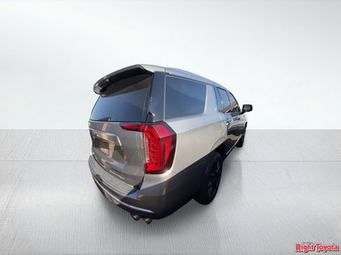 Used 2023 GMC Yukon Denali w/ Advanced Technology Package image 4