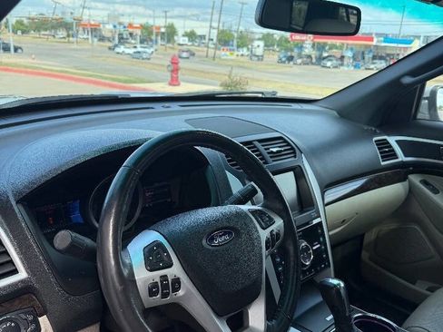 Used 2013 Ford Explorer Limited image 12