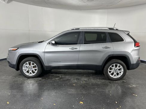 Used 2016 Jeep Cherokee Latitude w/ Comfort/Convenience Group image 7