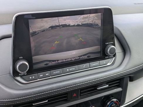 Used 2024 Nissan Rogue SV image 19