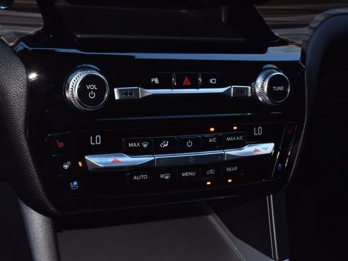 Used 2021 Ford Explorer Limited w/ Equipment Group 301A image 31