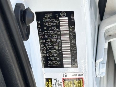 Certified 2022 Toyota Camry LE image 30