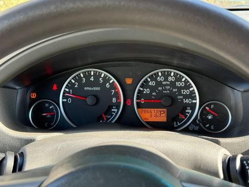 Used 2006 Nissan Pathfinder S image 3