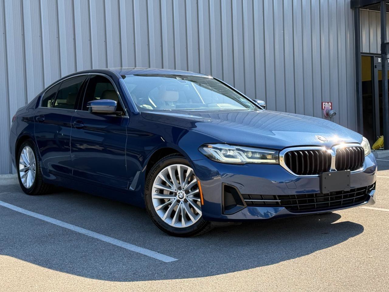 Used 2021 BMW 530i xDrive w/ Convenience Package AWD/4WD image 3