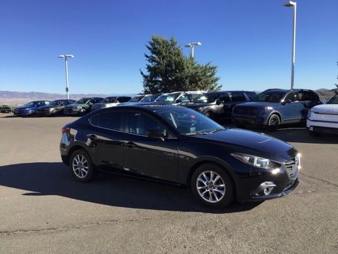 Used 2016 MAZDA MAZDA3 i Touring w/ Popular Equipment Package image 5
