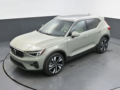Certified 2023 Volvo XC40 B5 Plus w/ Driver Assist Package image 23