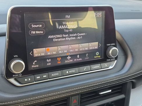 Used 2024 Nissan Rogue SV FWD image 23