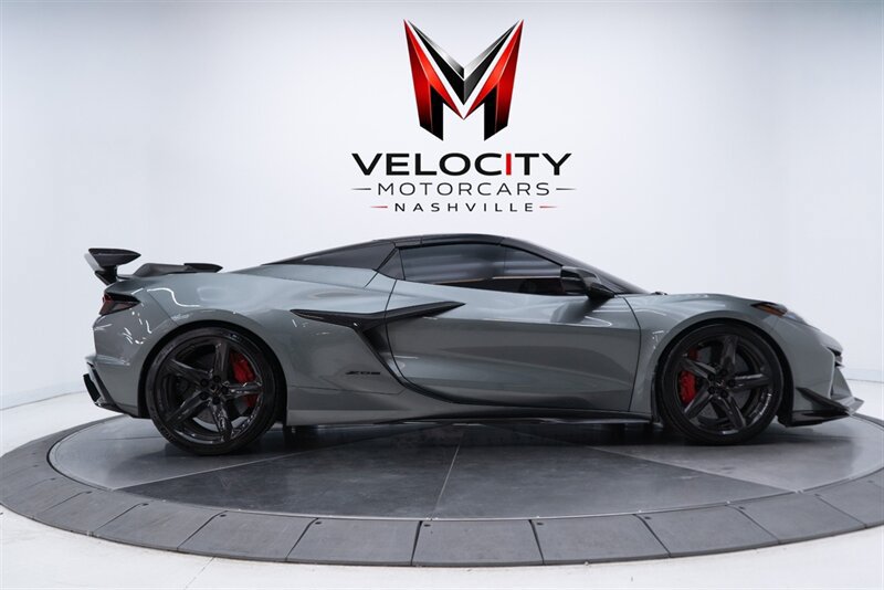 Used 2023 Chevrolet Corvette Z06 w/ Z07 Performance Package RWD image 5