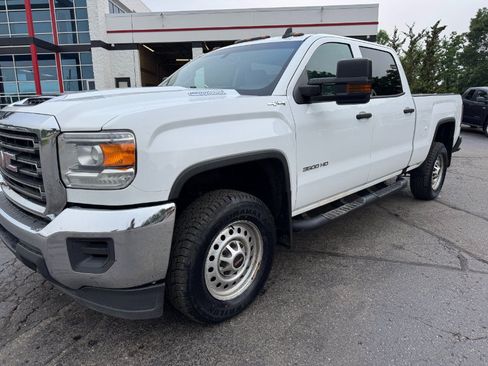 Used 2019 GMC Sierra 3500 4x4 Crew Cab w/ Sierra Convenience Package image 9