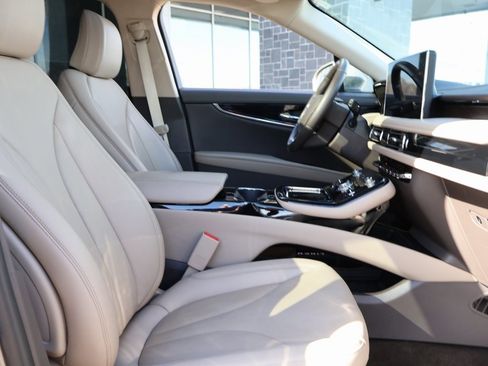 Used 2023 Lincoln Nautilus Reserve w/ Equipment Group 201A image 10