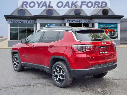 Used 2025 Jeep Compass Limited AWD/4WD image 2