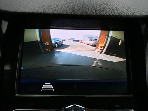 Used 2020 Chevrolet Trax LT w/ LT Convenience Package image 18