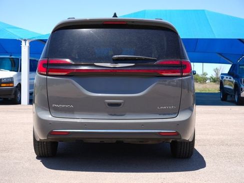 Used 2023 Chrysler Pacifica Limited FWD image 4