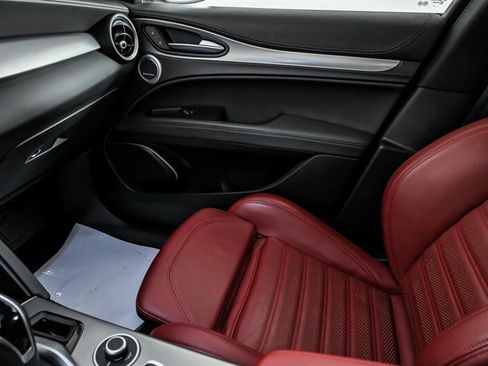 Used 2022 Alfa Romeo Stelvio Veloce image 31