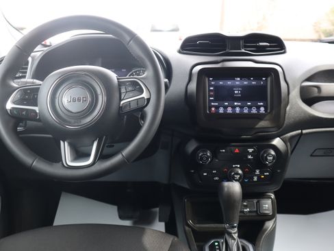 Used 2021 Jeep Renegade Latitude FWD image 12