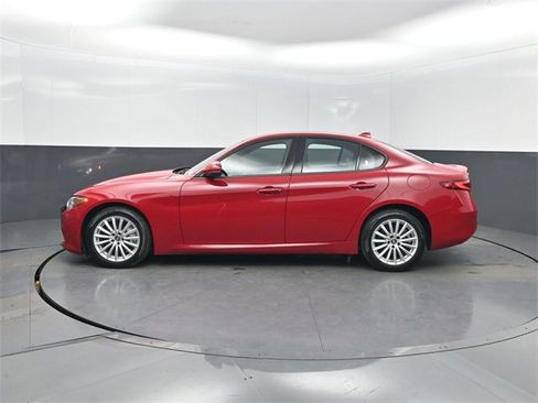 Used 2022 Alfa Romeo Giulia Sprint image 2