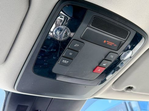 Used 2024 Kia Carnival EX FWD image 32