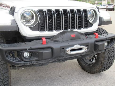 Used 2023 Jeep Gladiator Rubicon w/ LED Lighting Group AWD/4WD image 9