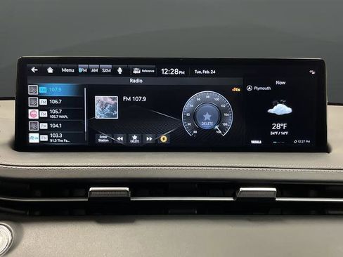 Used 2025 Genesis GV70 2.5T w/ Sport Prestige Package image 19