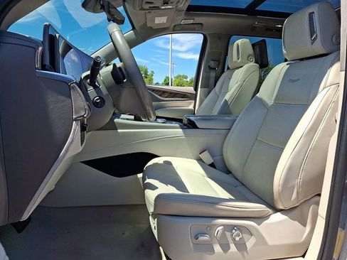 Used 2022 Cadillac Escalade Premium Luxury Platinum AWD/4WD image 13