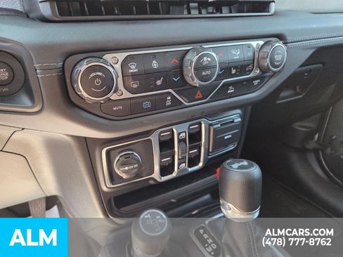 Used 2025 Jeep Wrangler Unlimited Sahara AWD/4WD image 23