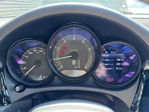 Certified 2025 Porsche Macan AWD/4WD image 23