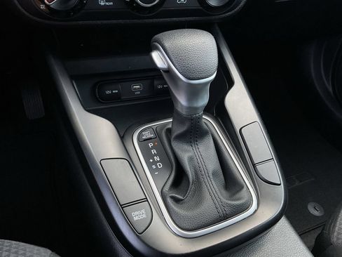 Used 2025 Kia Soul LX w/ LX Technology Package FWD image 15